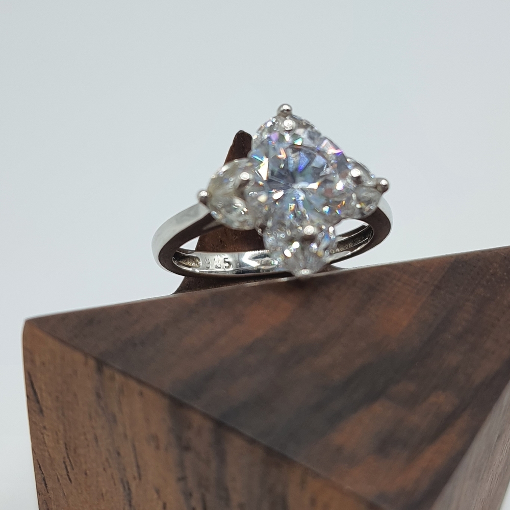 Sweet Flower Ring - Picture 5 of 7